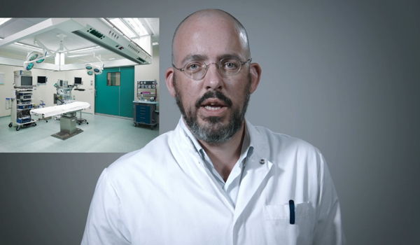 Hoe wordt een knieprothese geplaatst?