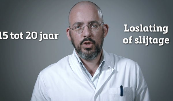 Hoe lang gaat gaat een knieprothese mee?